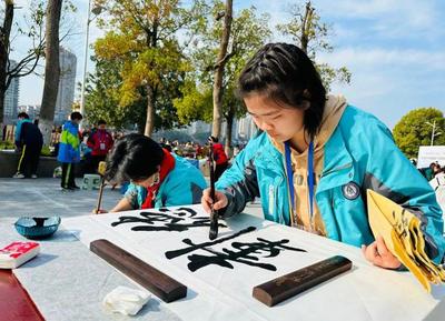 纪念卢作孚诞辰130周年 合川区学生现场书画赛顺利举行